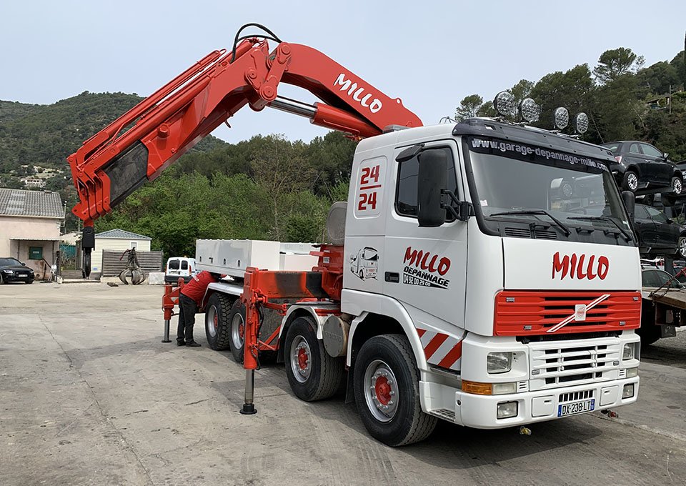 Camion Volvo grue rouge Millo de la flotte